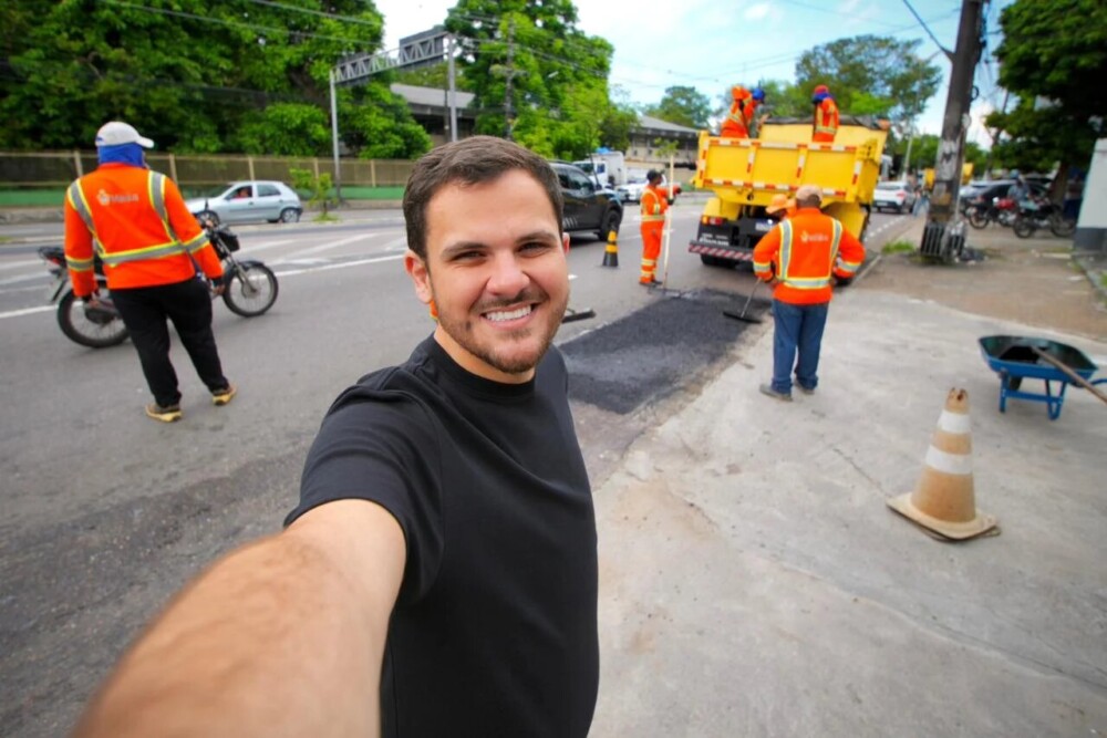 Prefeito Renato Junior fiscaliza operação tapa-buracos na avenida André Araújo com novas tecnologias