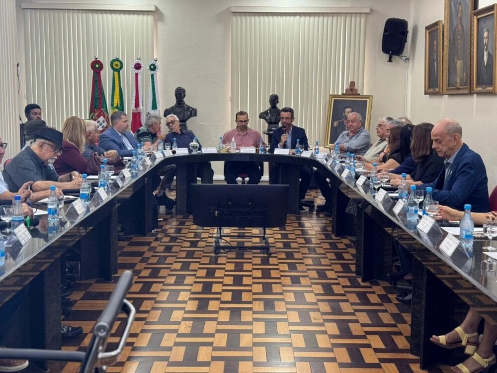 Programa 'Nosso Centro' e reabilitação urbana de Manaus são debatidos com empresários e setor produtivo