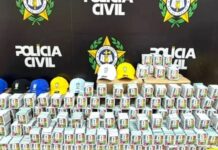 Polícia do Rio apreende mais de 200 mil figurinhas falsificadas da Copa