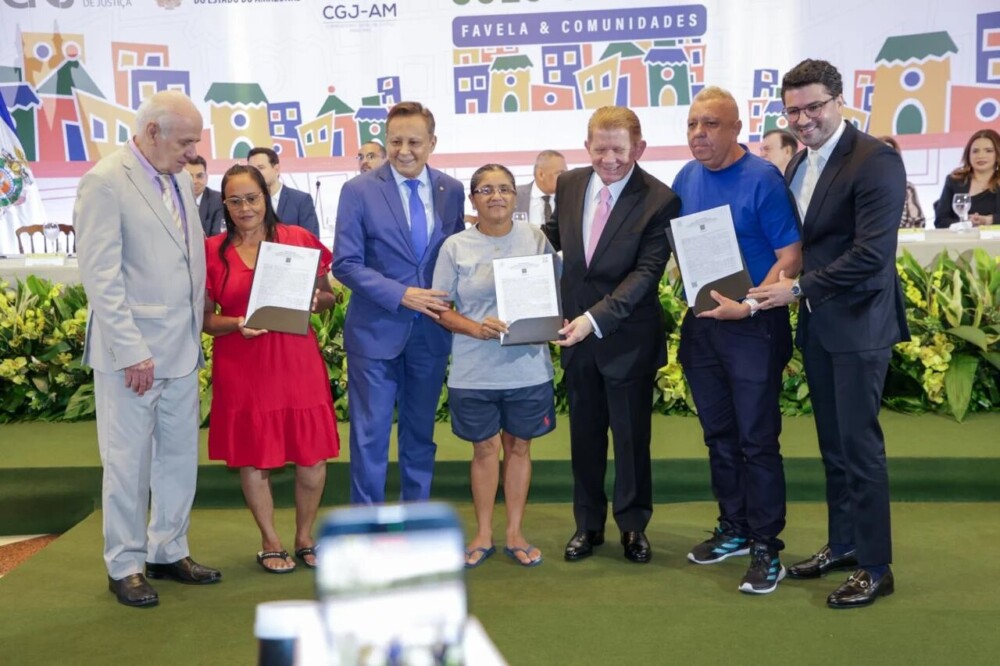 Governo do Amazonas entrega títulos definitivos na abertura da Semana Solo Seguro em Manaus