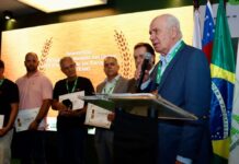 Vice-governador Serafim Corrêa recebe medalha internacional na TranspoAmazônia 2026 em Manaus