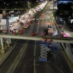 Prefeitura de Manaus avança na reconstrução da passarela da avenida Torquato Tapajós com obra noturna