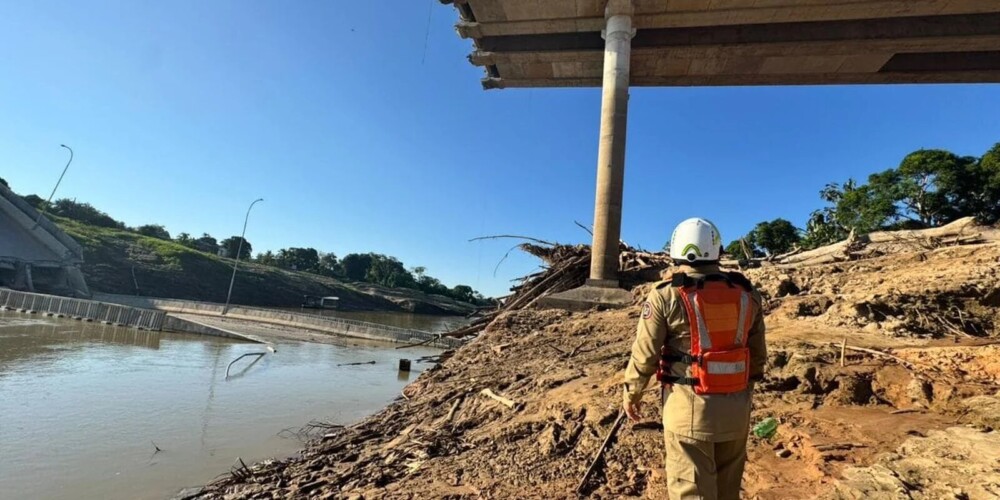 Ponte de R$ 36 milhões desaba no Acre e deixa quatro feridos em Sena Madureira