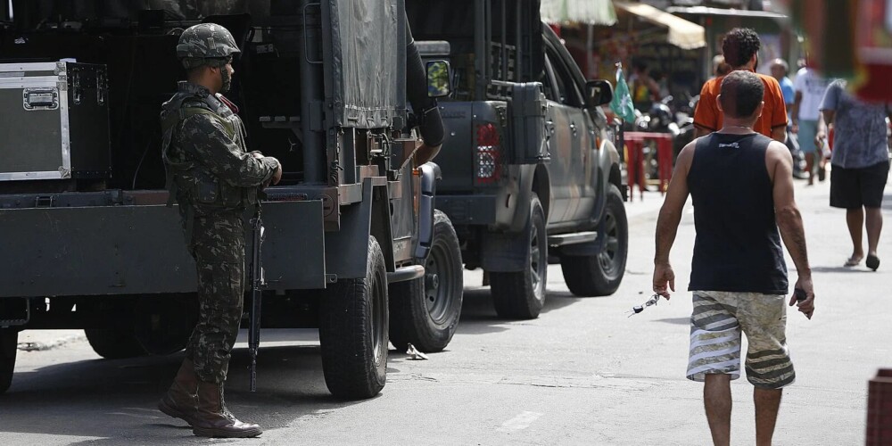 Polícia cumpre 56 mandados de prisão em comunidade da Maré, no Rio de Janeiro