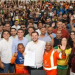 Prefeito Renato Junior sanciona reajuste salarial e de auxílio-alimentação para mais de 30 mil servidores em Manaus