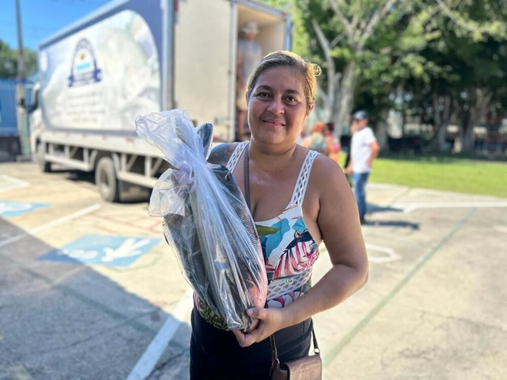 ADS doa seis toneladas de pescado para vulneráveis na zona leste de Manaus