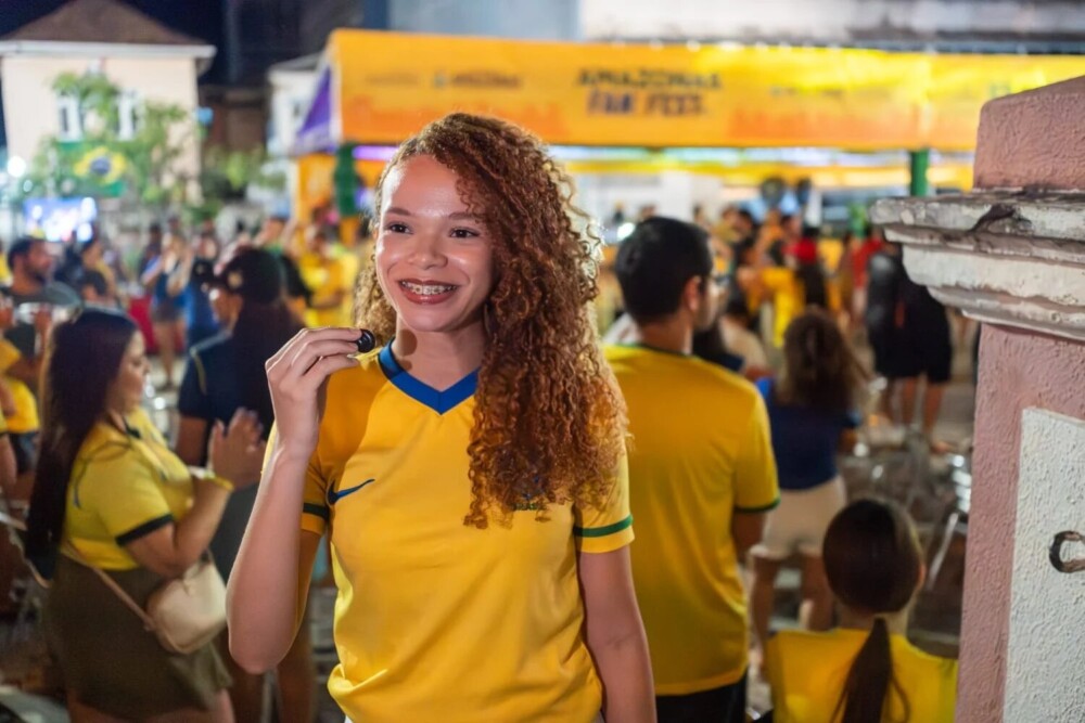 Amazonas Fan Fest celebra estreia do Brasil na Copa do Mundo com torcida e música no Largo de São Sebastião
