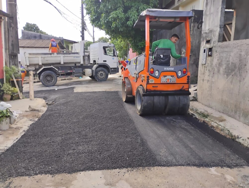 Prefeitura de Manaus avança com manutenção asfáltica no Lírio do Vale e melhora mobilidade na zona Oeste