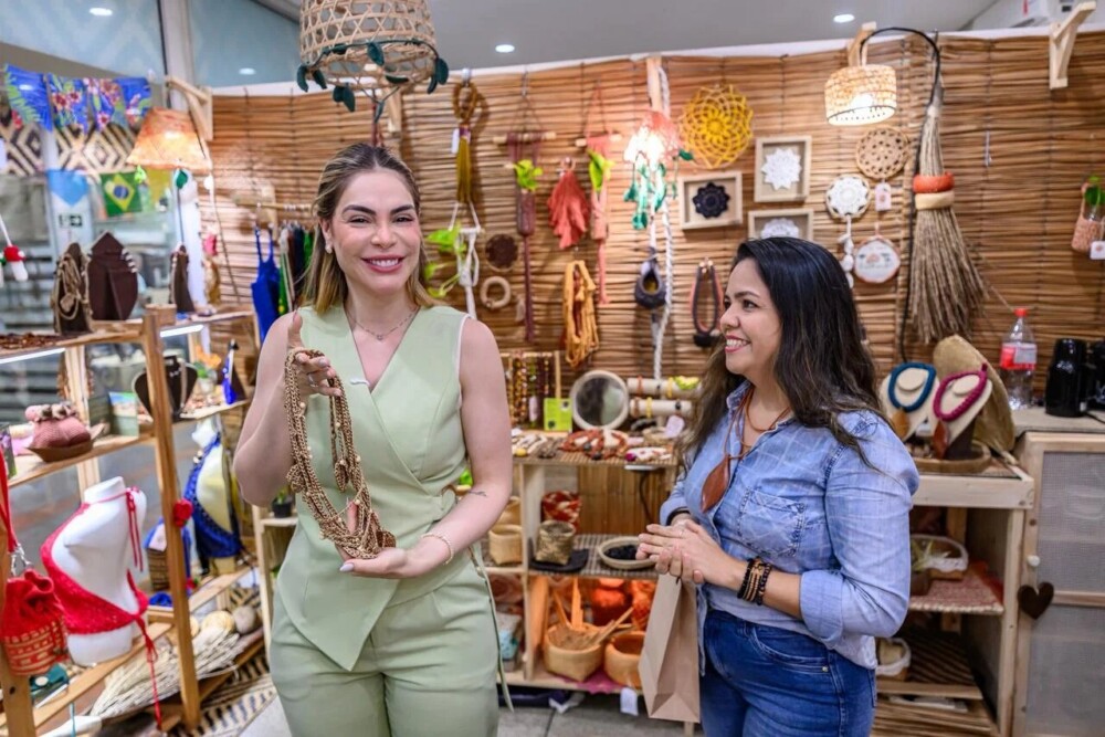 Primeira-dama Thaisa Cidade visita Shopping do Artesanato e destaca geração de renda para empreendedores amazonenses