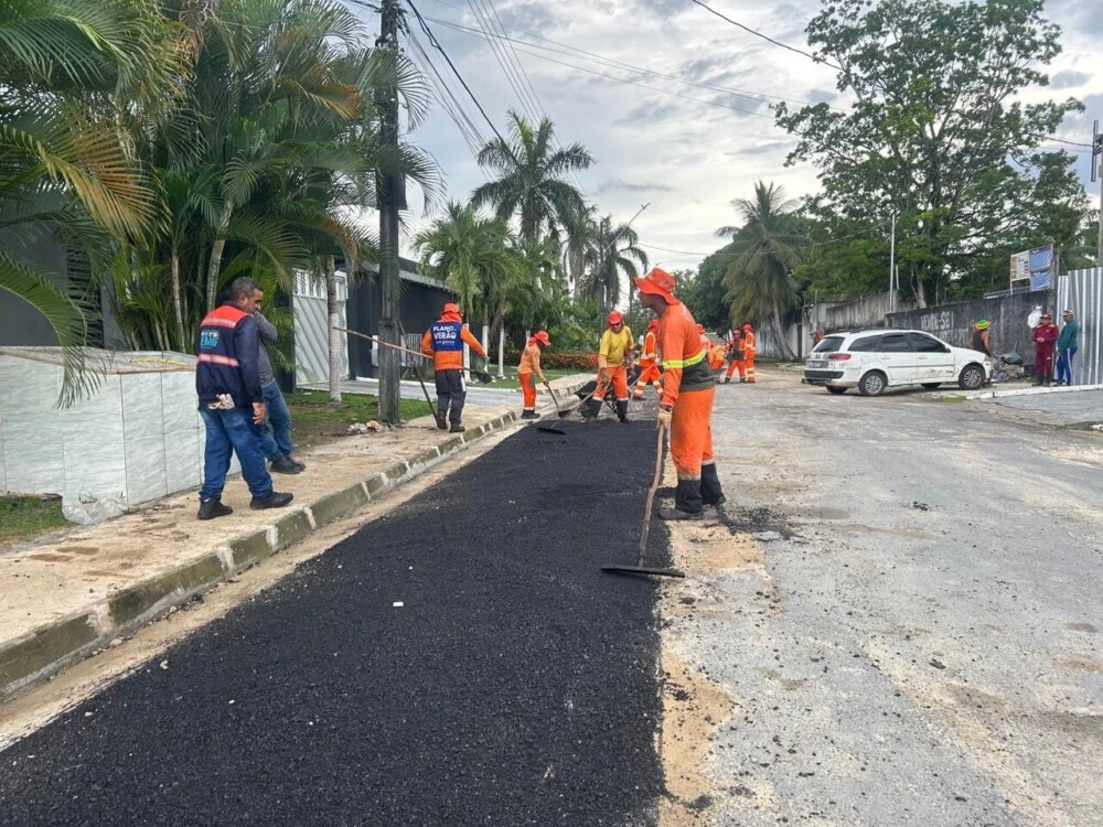 Prefeitura de Manaus avança com recuperação asfáltica no bairro Flores e melhora mobilidade na zona Centro-Sul