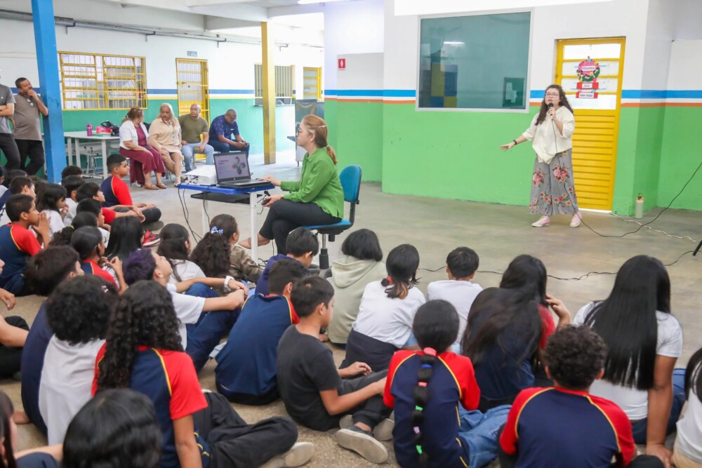 Prefeitura de Manaus leva palestra sobre fake news para mais de 800 estudantes da rede municipal