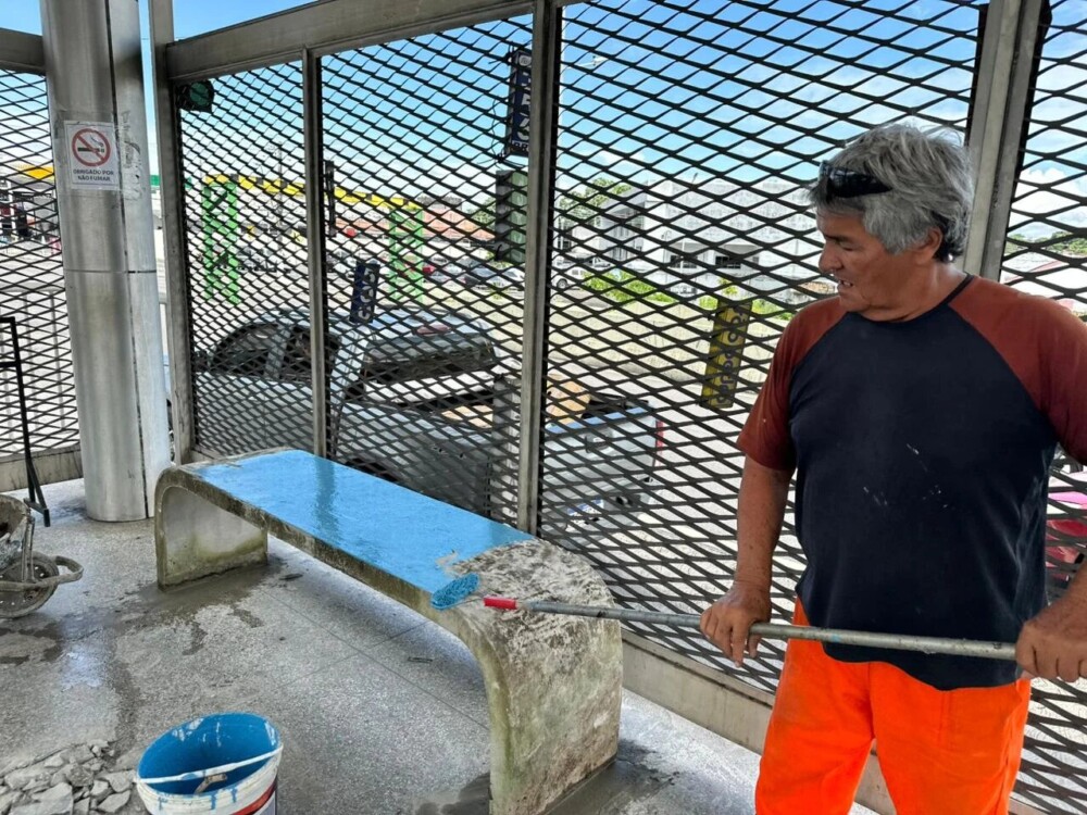 Prefeitura de Manaus moderniza estação São Jorge com novos bancos de concreto