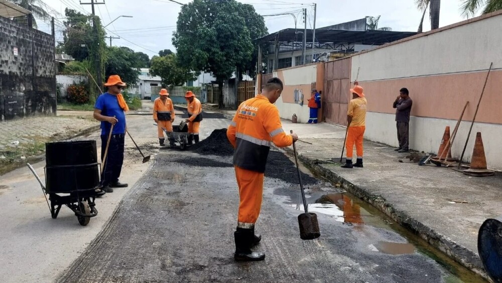 Prefeitura de Manaus intensifica recuperação asfáltica no bairro Armando Mendes