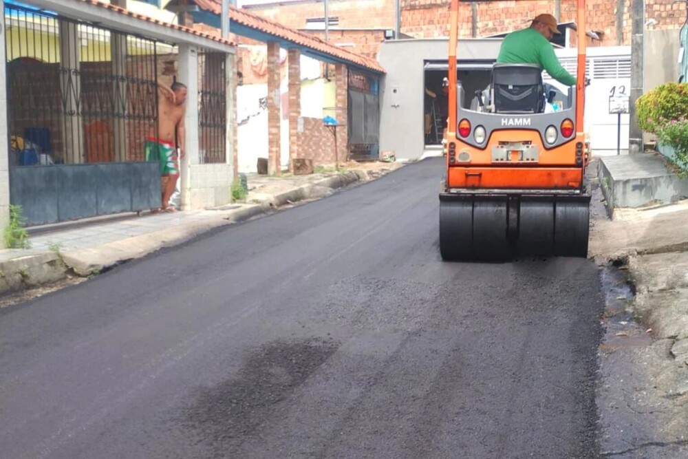 Prefeitura de Manaus recapeia rua São Félix no Parque 10 e melhora mobilidade na zona Centro-Sul