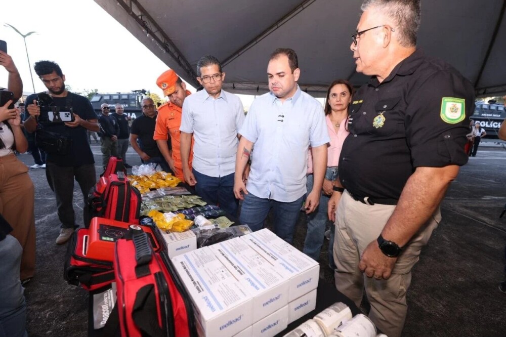 Roberto Cidade entrega lanchas blindadas e equipamentos para combater narcotráfico no Amazonas