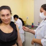 Prefeitura de Manaus oferece vacinação e saúde bucal em feira de cidadania no Clube do Trabalhador
