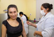 Prefeitura de Manaus oferece vacinação e saúde bucal em feira de cidadania no Clube do Trabalhador