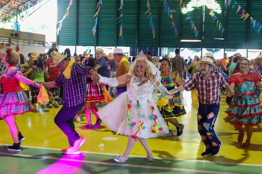 Prefeitura de Manaus celebra tradições folclóricas com o 'Arraiá Parque na Roça' para mais de 1.200 idosos