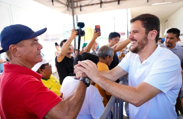 Prefeito Renato Junior distribui mais de 60 toneladas de peixe em Manaus com o programa 'Jaraqui da Gente'
