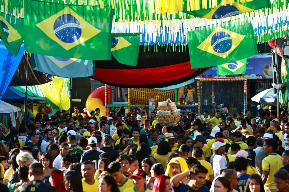 Ruas da Copa em Manaus: Prefeitura garante estrutura para transmissão de jogo e reúne famílias