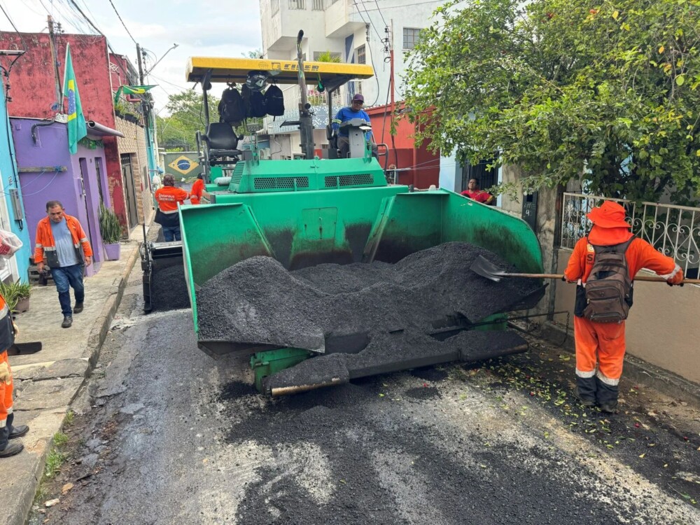Prefeitura de Manaus aplica 100 toneladas de asfalto e melhora mobilidade no bairro da União