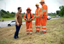Prefeito Renato Junior vistoria robôs de roçagem na Zona Norte e garante: tecnologia amplia produtividade sem demitir garis