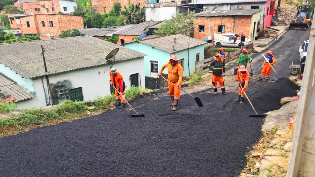 Prefeitura de Manaus: Recuperação asfáltica na Rua Edgar Quinet, Cidade Nova, melhora mobilidade na Zona Norte
