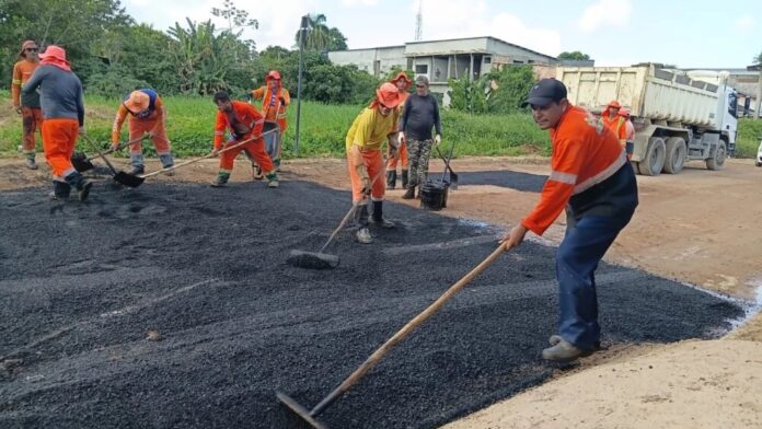 Prefeitura de Manaus melhora mobilidade no Tarumã com recuperação asfáltica da rua Praia do Arpoador