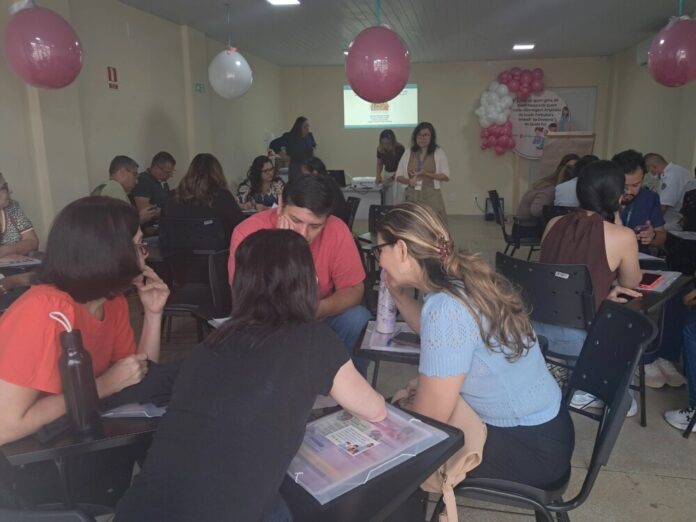 Profissionais de saúde da Prefeitura de Manaus participam de rodas de conversa sobre enfrentamento à violência contra a mulher