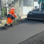 Prefeitura de Manaus recapeia rua Vista Alegre no Parque 10 com 100 toneladas de asfalto