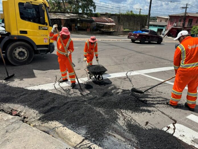 Manaus que a Gente Cuida leva recuperação asfáltica e reforça segurança no Santa Etelvina