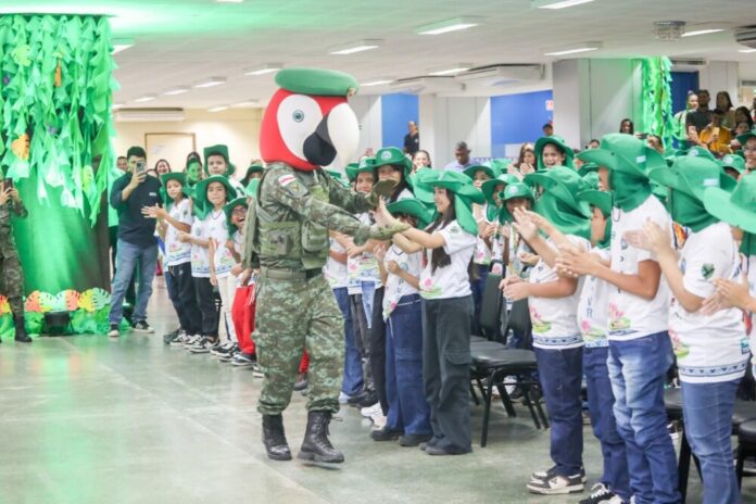 Programa Vitória Régia forma 480 estudantes em educação ambiental na zona Leste de Manaus