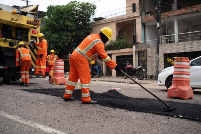 Prefeitura de Manaus revitaliza avenida Cirilo Neves com operação Tapa-Buracos e melhora mobilidade no Compensa