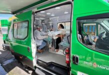 Unidade móvel da prefeitura de Manaus leva atendimento odontológico a pessoas acamadas