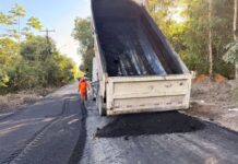 Ramal do Brasileirinho ganha 120 toneladas de asfalto em obra da Prefeitura de Manaus
