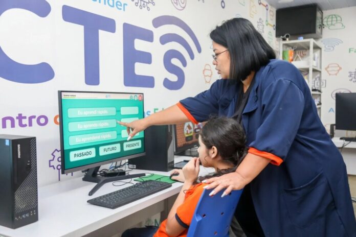 Centros de Tecnologia Educacional de Manaus impulsionam aprendizado de 80 mil alunos
