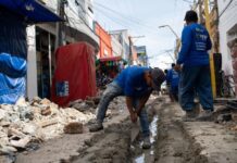 Prefeitura de Manaus moderniza drenagem no centro histórico com novas grelhas de fibra de vidro
