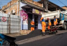 Prefeitura de Manaus intensifica operação Tapa-Buracos na zona Oeste e recupera via no Compensa