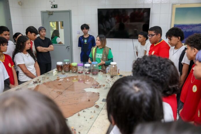Estudantes da Prefeitura de Manaus vivenciam Amazônia em projeto de educação ambiental