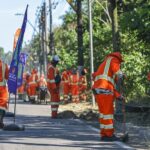 Mutirão de limpeza com 250 servidores da Prefeitura de Manaus revitaliza estrada do Aeroporto