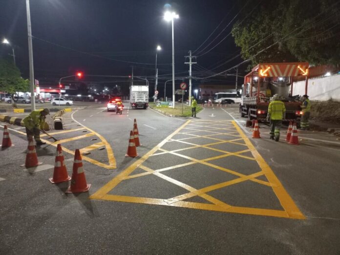 Prefeitura de Manaus intensifica sinalização viária em complexos e corredores da capital
