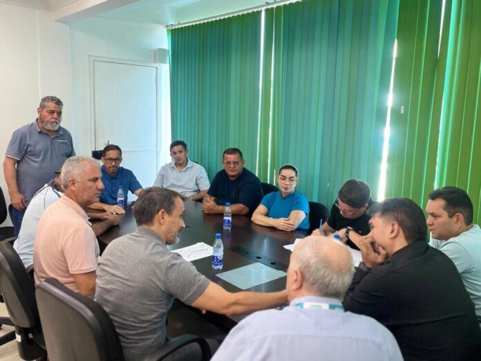 Prefeitura de Manaus alinha com cooperativas modernização do transporte complementar