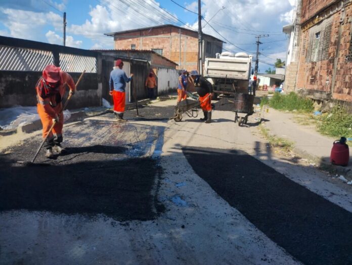 Prefeitura de Manaus intensifica manutenção asfáltica no bairro Gilberto Mestrinho