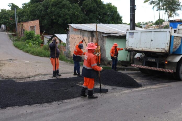 Prefeitura de Manaus intensifica operação tapa-buracos na Colônia Terra Nova