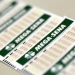 Mega-Sena acumula e sorteio de domingo pode pagar R$ 100 milhões