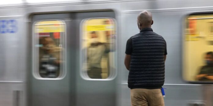 Greve na CPTM paralisa parcialmente três linhas de trens em SP; rodízio de carros é suspenso