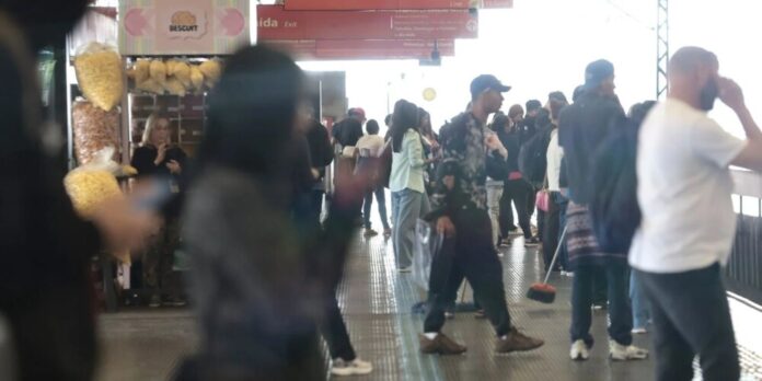 Ferroviários da CPTM mantêm greve em SP por falta de garantia de empregos