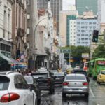 Adesivo eleitoral em carros pode anular cobertura de seguro, alerta FenSeg