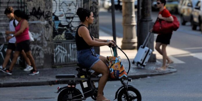 Caminhos da Reportagem discute o crescimento explosivo das bikes elétricas no Brasil