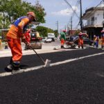 Prefeitura de Manaus mobiliza 43 frentes de tapa-buracos com tecnologia de microfresagem